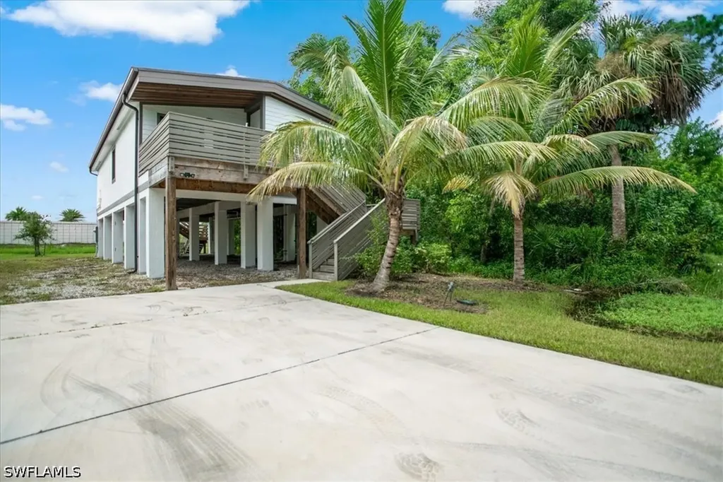 3260 Woodside Avenue Naples FL 34112