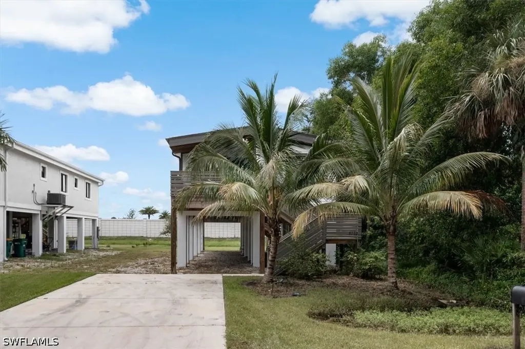 3260 Woodside Avenue Naples FL 34112