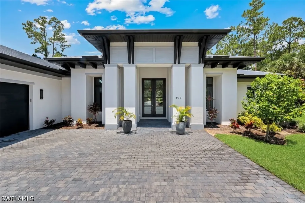 933 11th Street SW Naples FL 34117