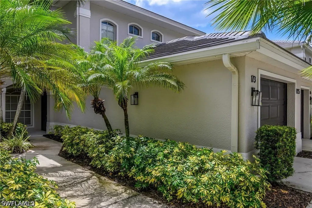 1925 Crestview Way Naples FL 34119