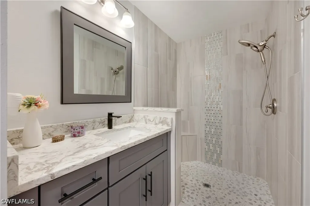 338 Newport Drive Naples FL 34114