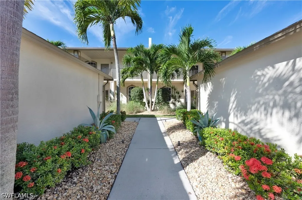 338 Newport Drive Naples FL 34114