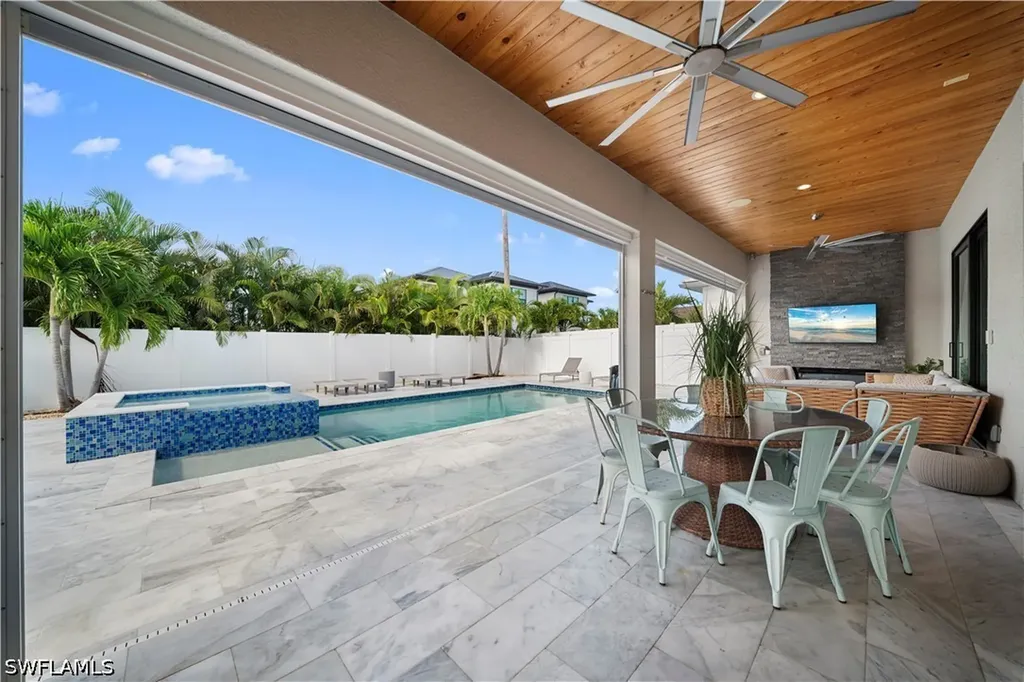 828 100th Avenue N Naples FL 34108