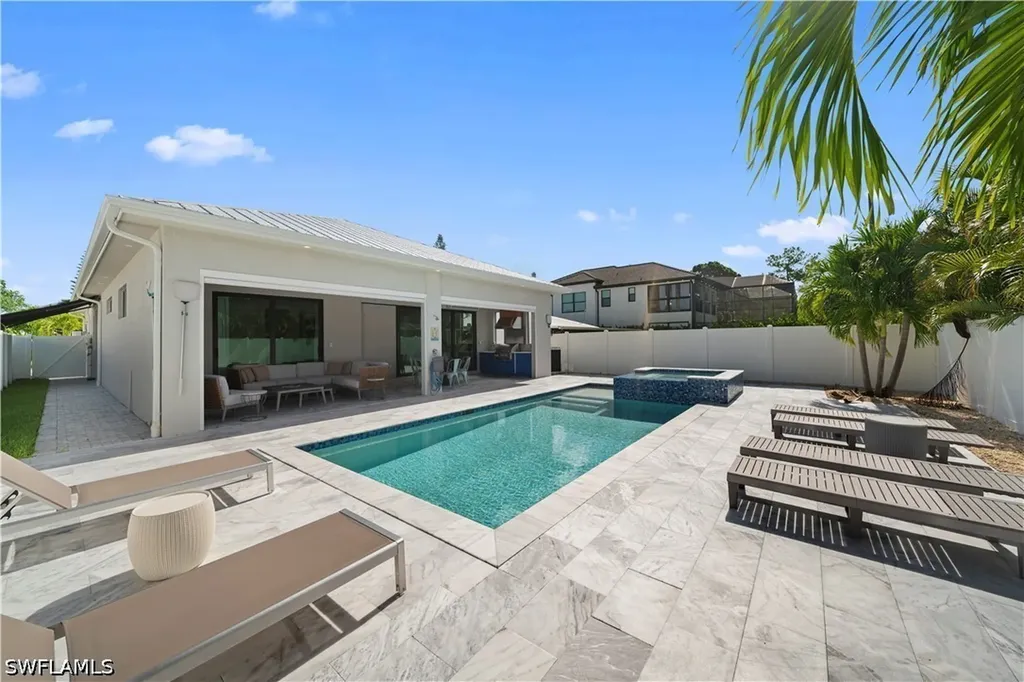 828 100th Avenue N Naples FL 34108