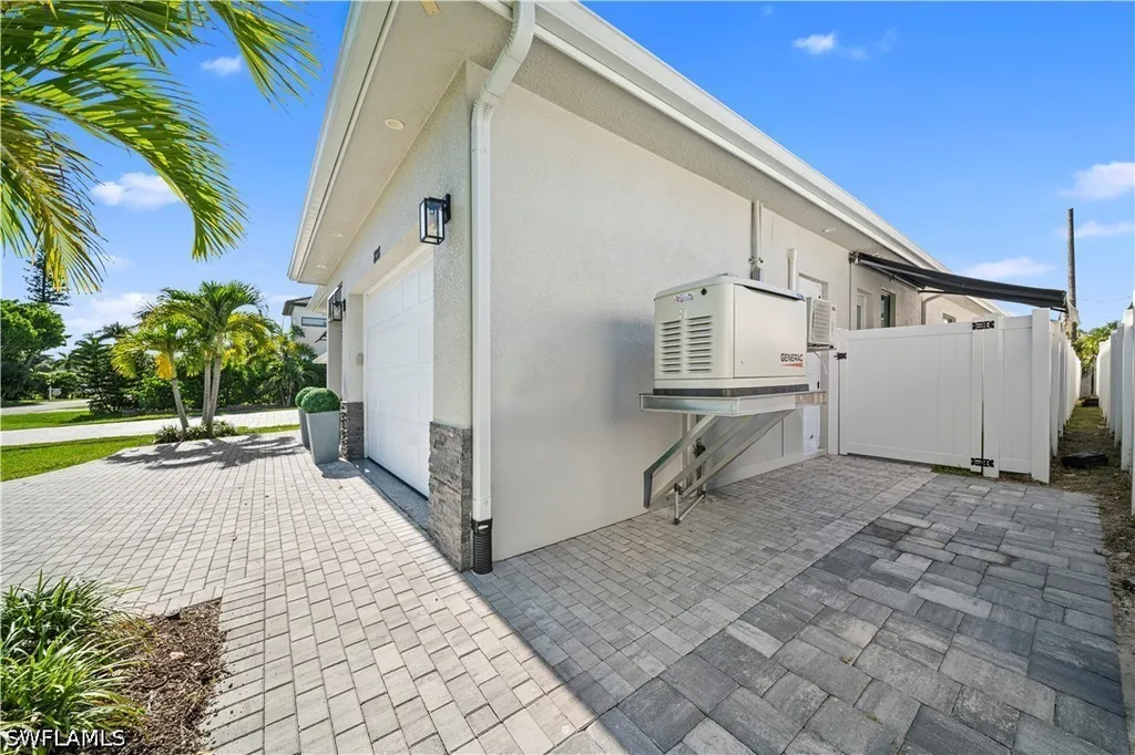 828 100th Avenue N Naples FL 34108
