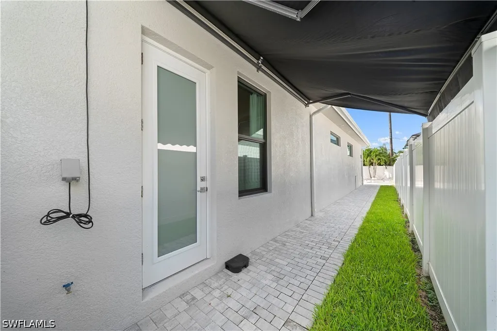 828 100th Avenue N Naples FL 34108