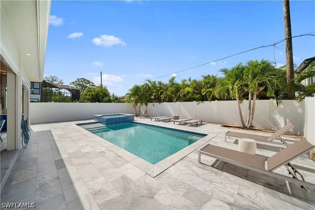 828 100th Avenue N Naples FL 34108