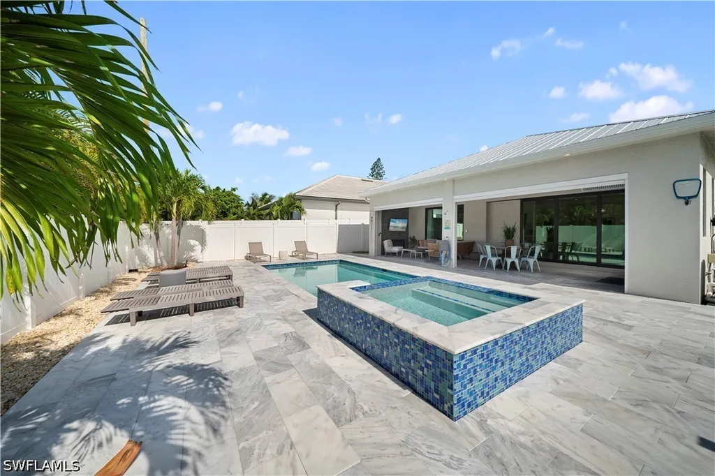 828 100th Avenue N Naples FL 34108