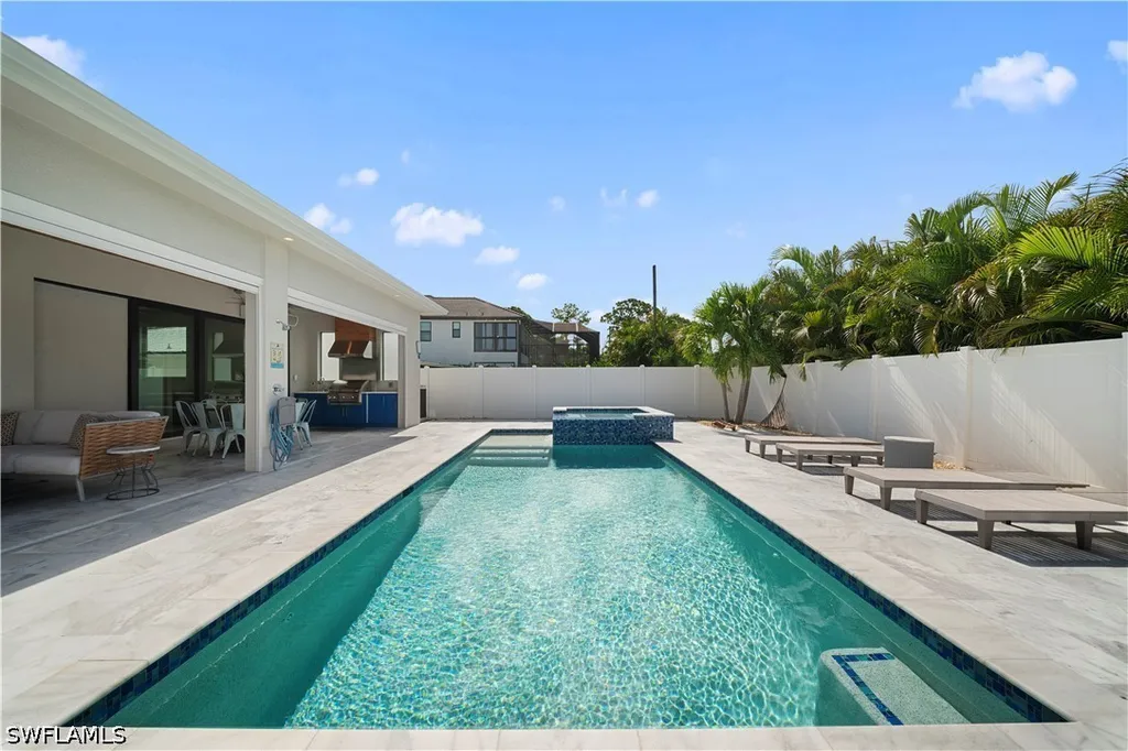 828 100th Avenue N Naples FL 34108