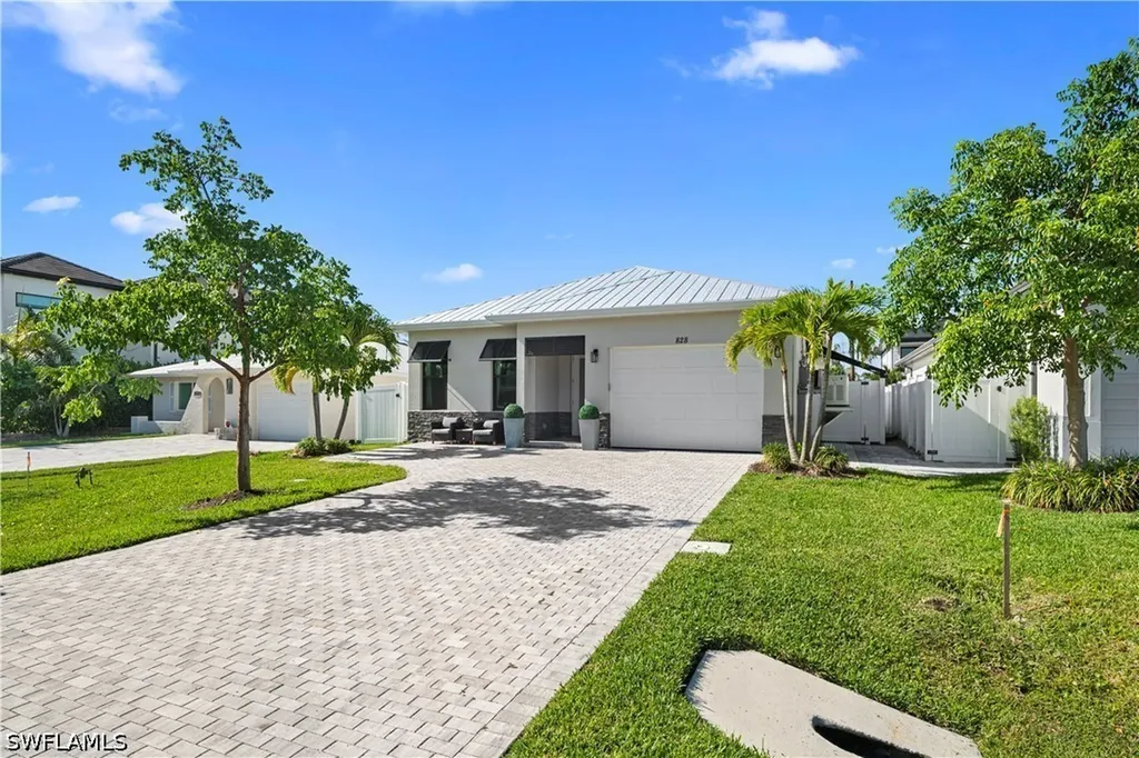 828 100th Avenue N Naples FL 34108