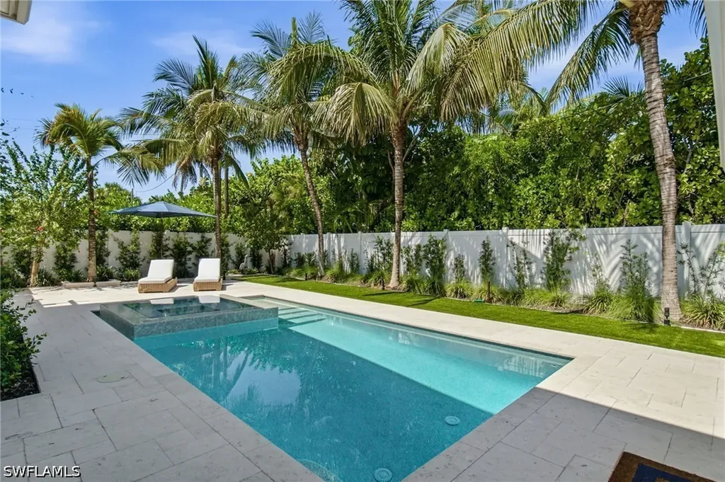 742 11th Avenue S Naples FL 34102