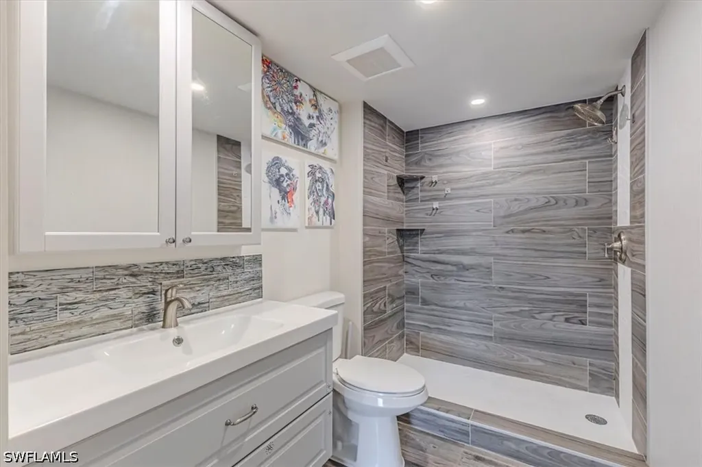 1205 Wildwood Lakes Boulevard Naples FL 34104