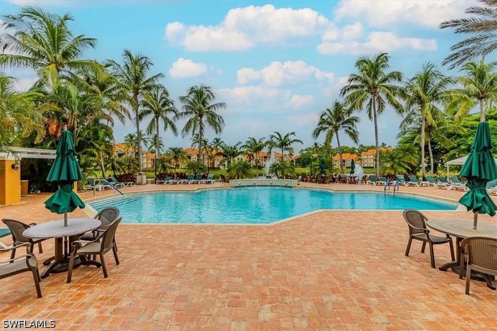 1205 Wildwood Lakes Boulevard Naples FL 34104