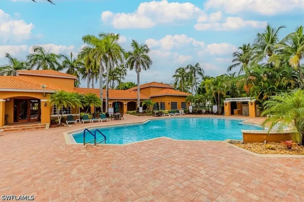 1205 Wildwood Lakes Boulevard Naples FL 34104