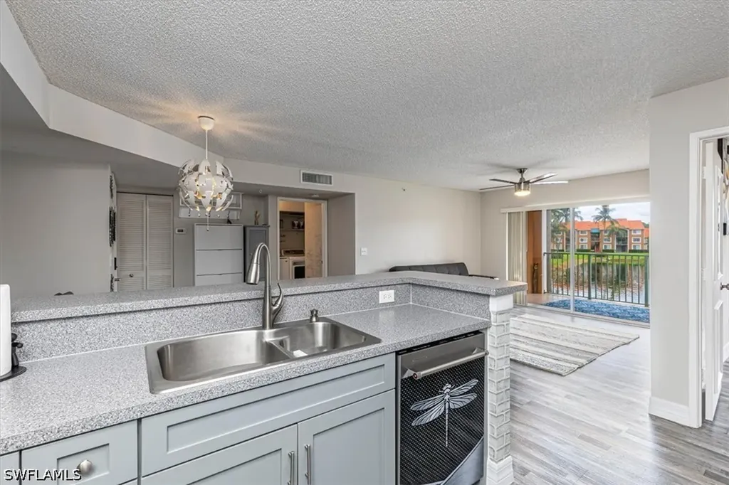 1205 Wildwood Lakes Boulevard Naples FL 34104