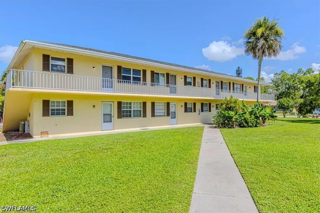 Naples FL, 3325 Airport Road N, Unit S5