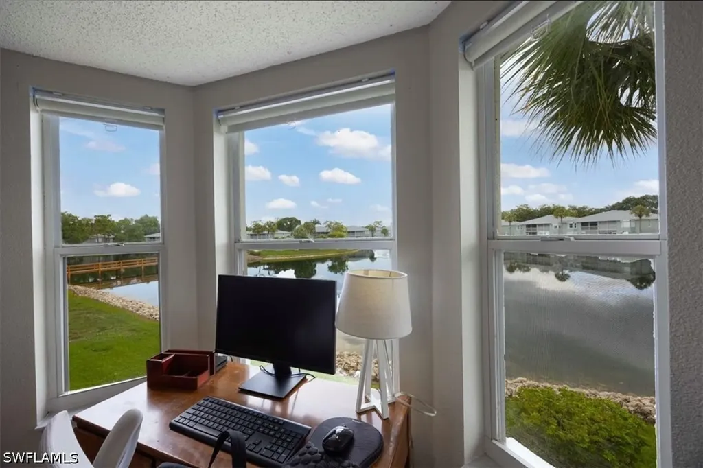 905 New Waterford Drive Naples FL 34104