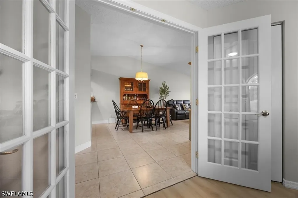 905 New Waterford Drive Naples FL 34104