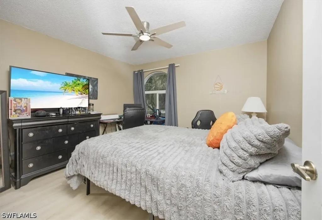 905 New Waterford Drive Naples FL 34104