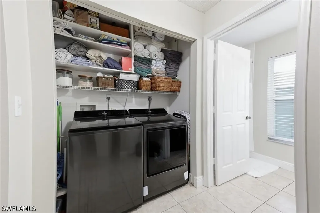 905 New Waterford Drive Naples FL 34104
