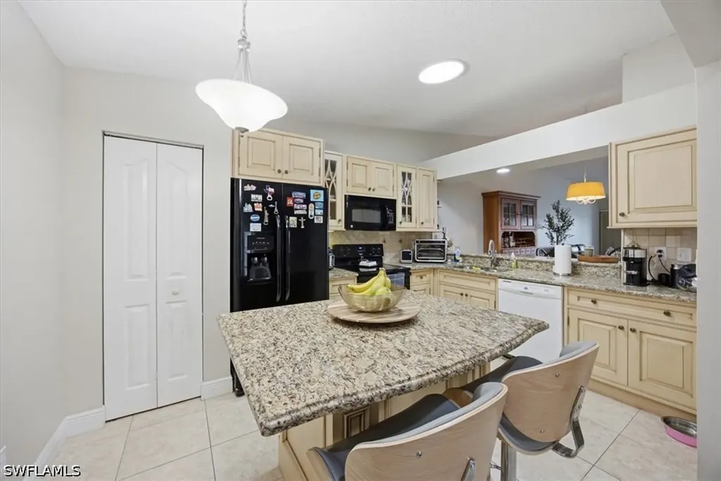 905 New Waterford Drive Naples FL 34104