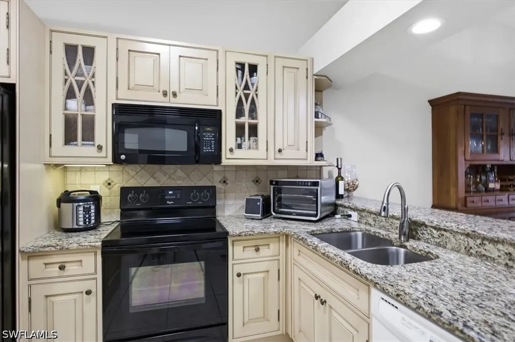 905 New Waterford Drive Naples FL 34104