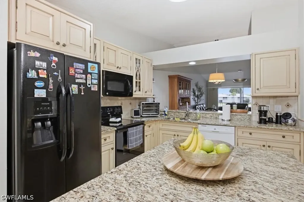 905 New Waterford Drive Naples FL 34104