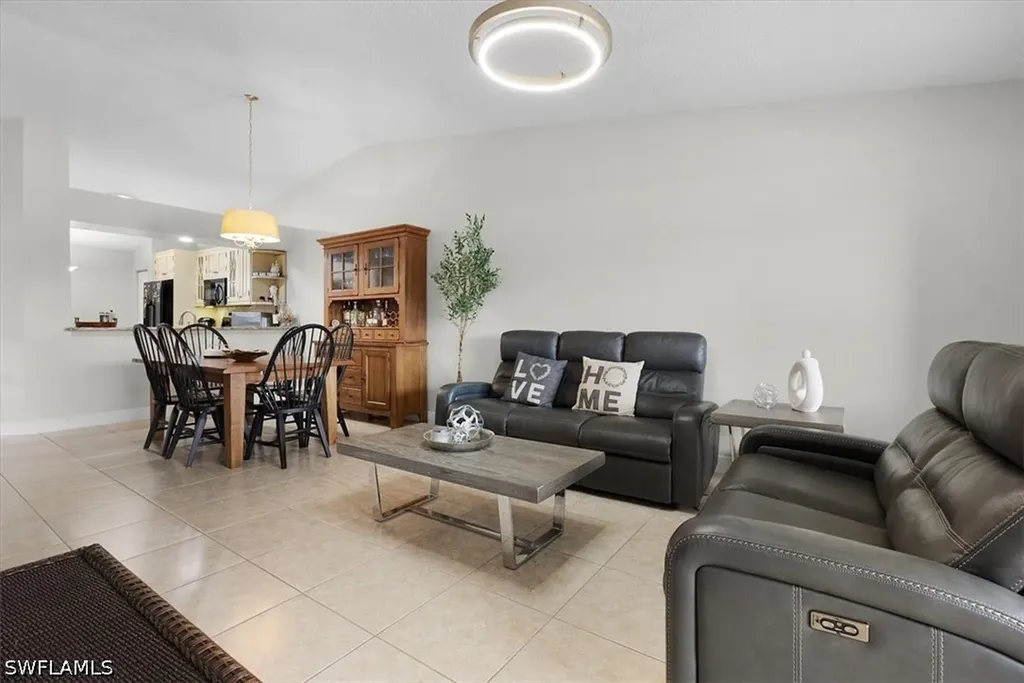 905 New Waterford Drive Naples FL 34104