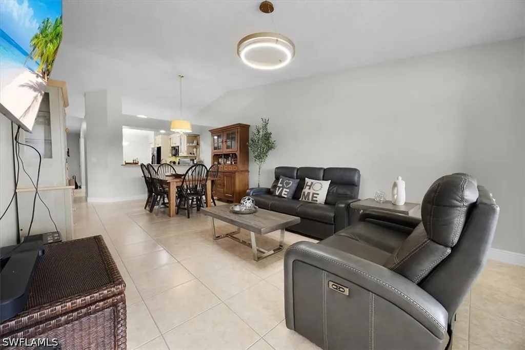 905 New Waterford Drive Naples FL 34104