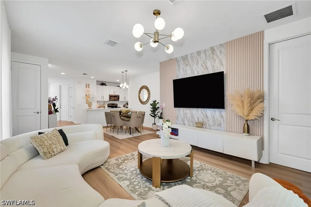 7689 Bristol Circle Naples FL 34120