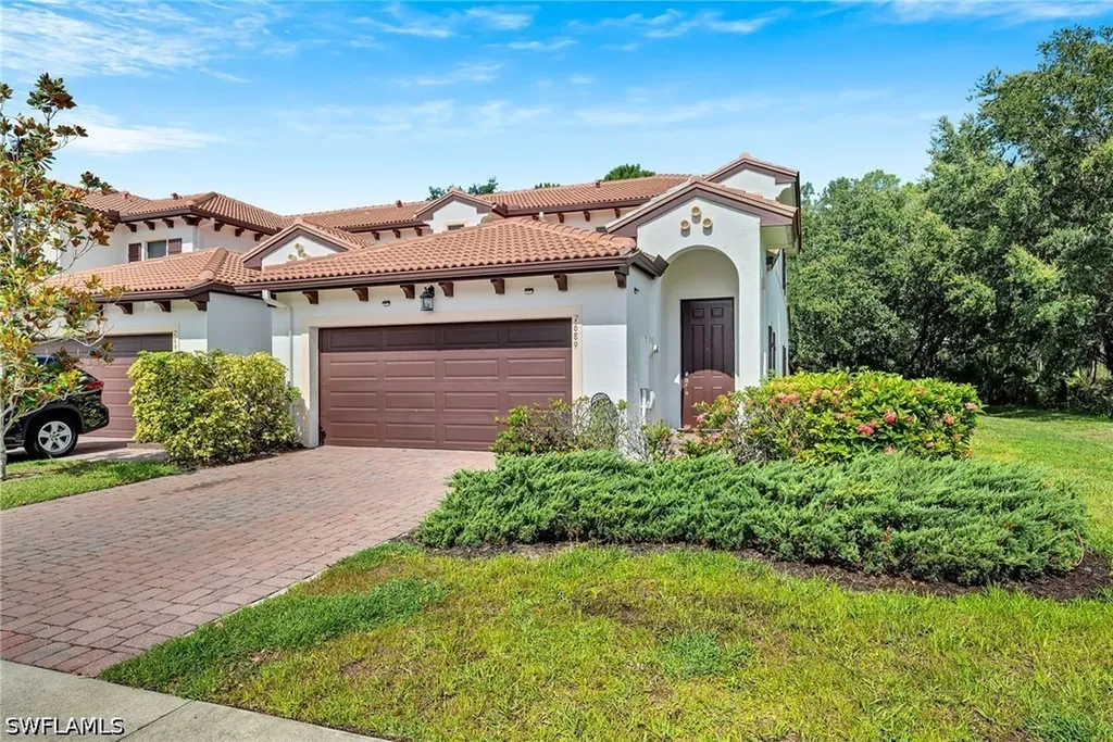 7689 Bristol Circle Naples FL 34120