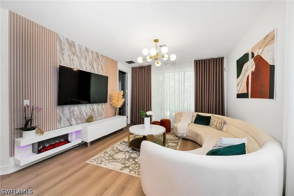 7689 Bristol Circle Naples FL 34120