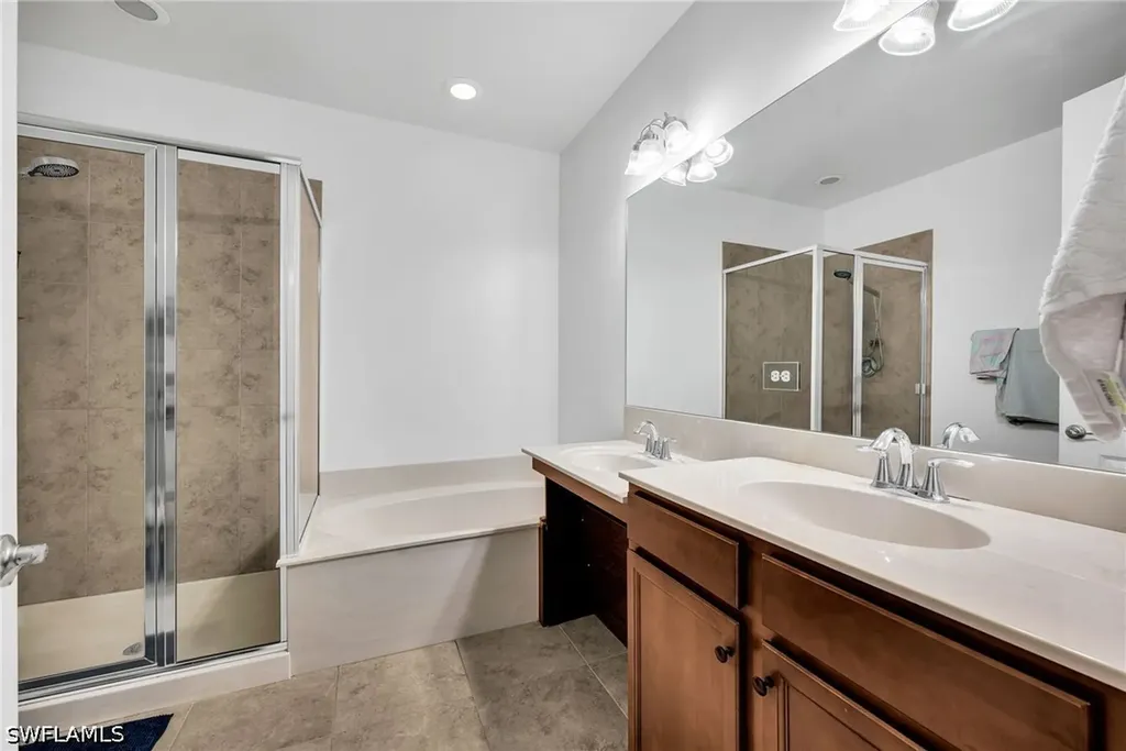 7689 Bristol Circle Naples FL 34120