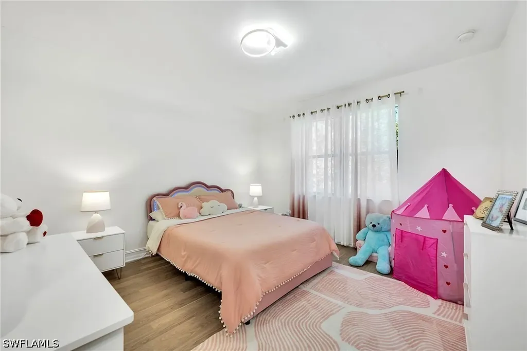 7689 Bristol Circle Naples FL 34120
