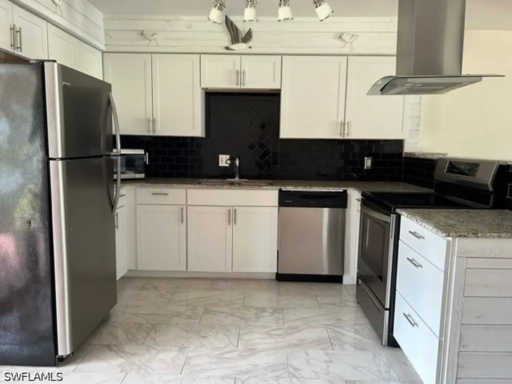 656 Palm View Drive Naples FL 34110