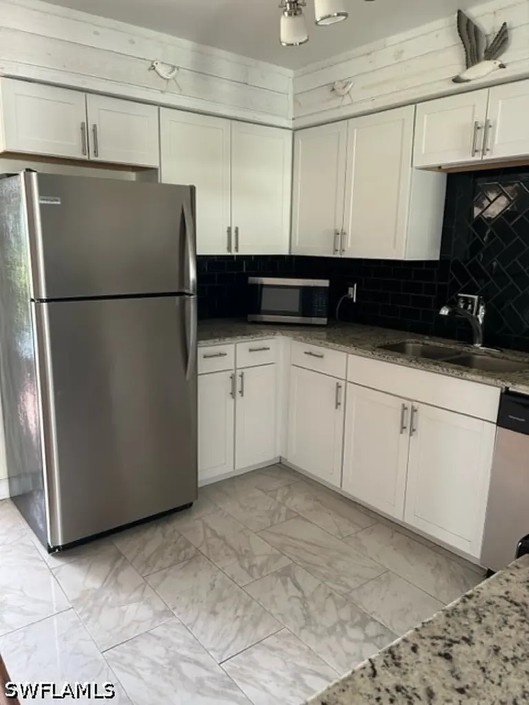 656 Palm View Drive Naples FL 34110