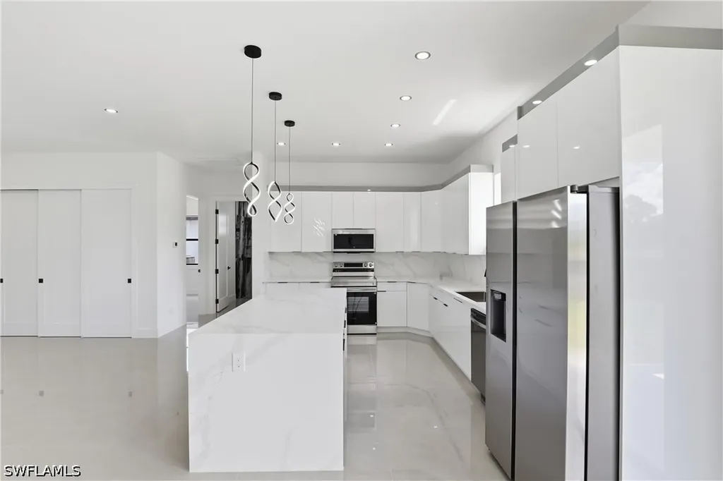 1122 Edelweiss Street E Lehigh Acres FL 33974