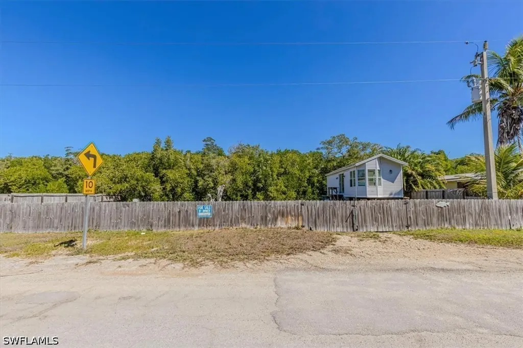 25 & 26 Plantation Drive Everglades City FL 34141