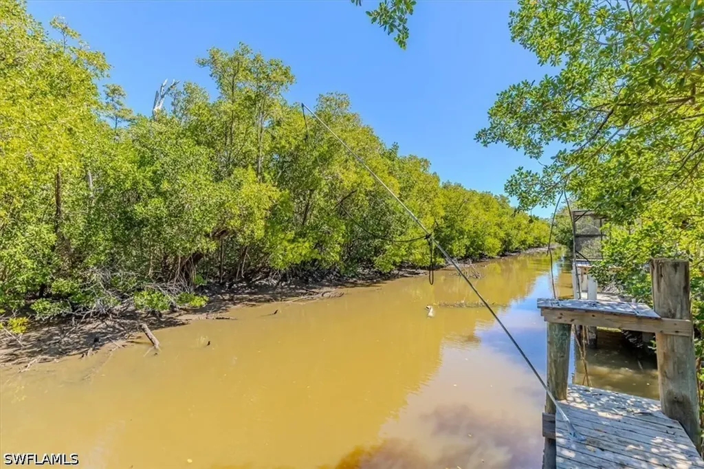 25 & 26 Plantation Drive Everglades City FL 34141