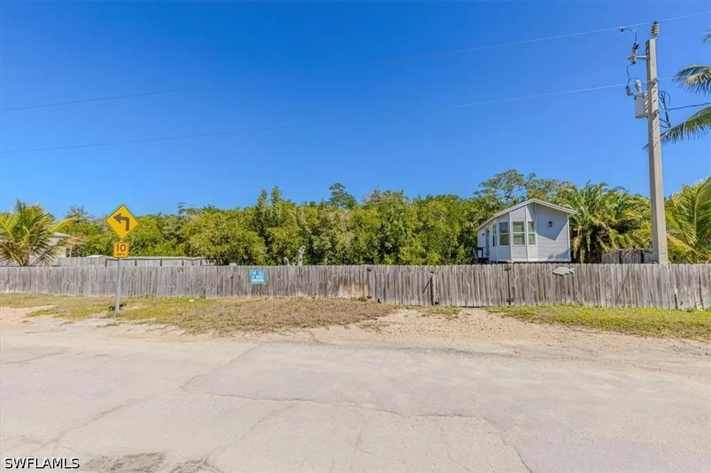 25 & 26 Plantation Drive Everglades City FL 34141