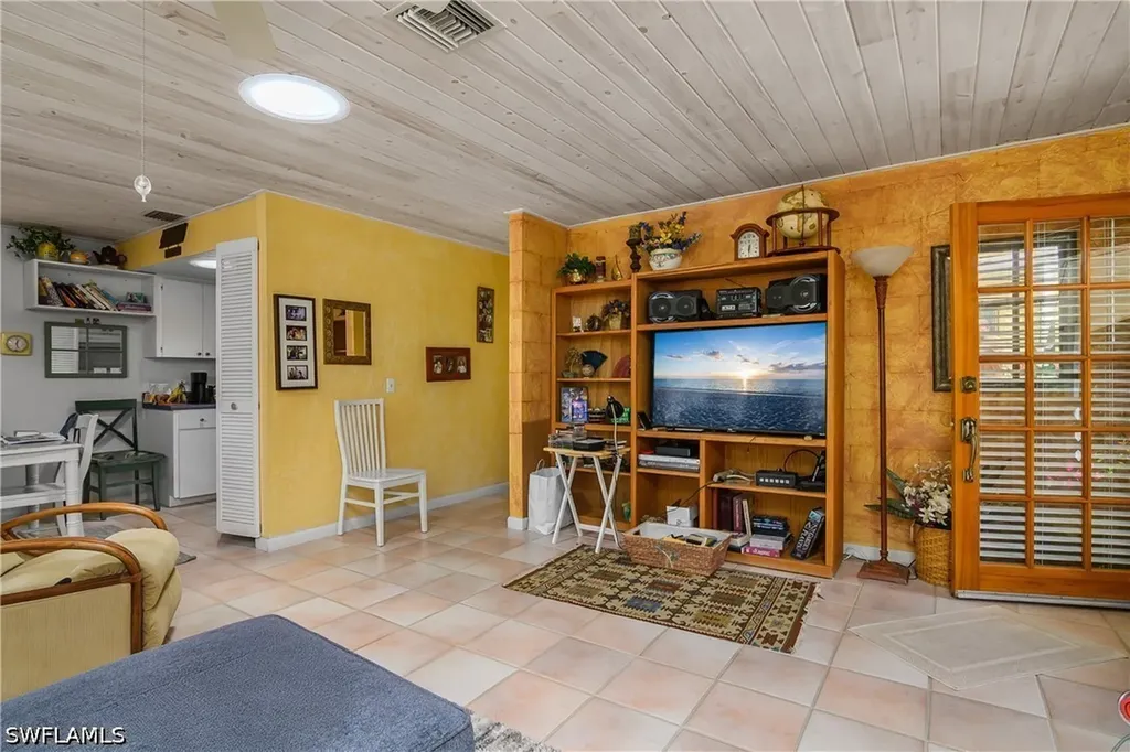 670 7th Street SW Naples FL 34117