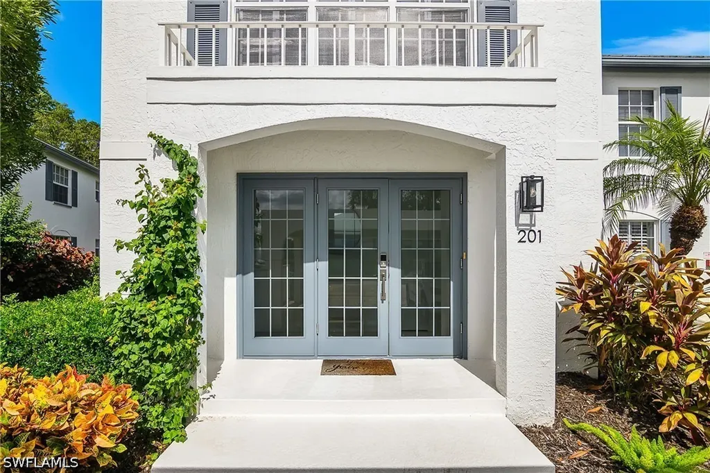 853 Tanbark Drive Naples FL 34108