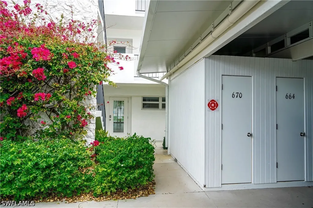 664 Broad Avenue S Naples FL 34102