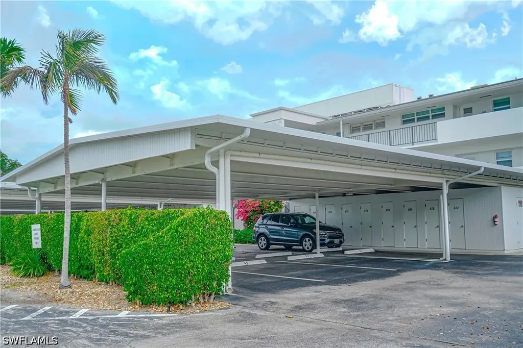 664 Broad Avenue S Naples FL 34102