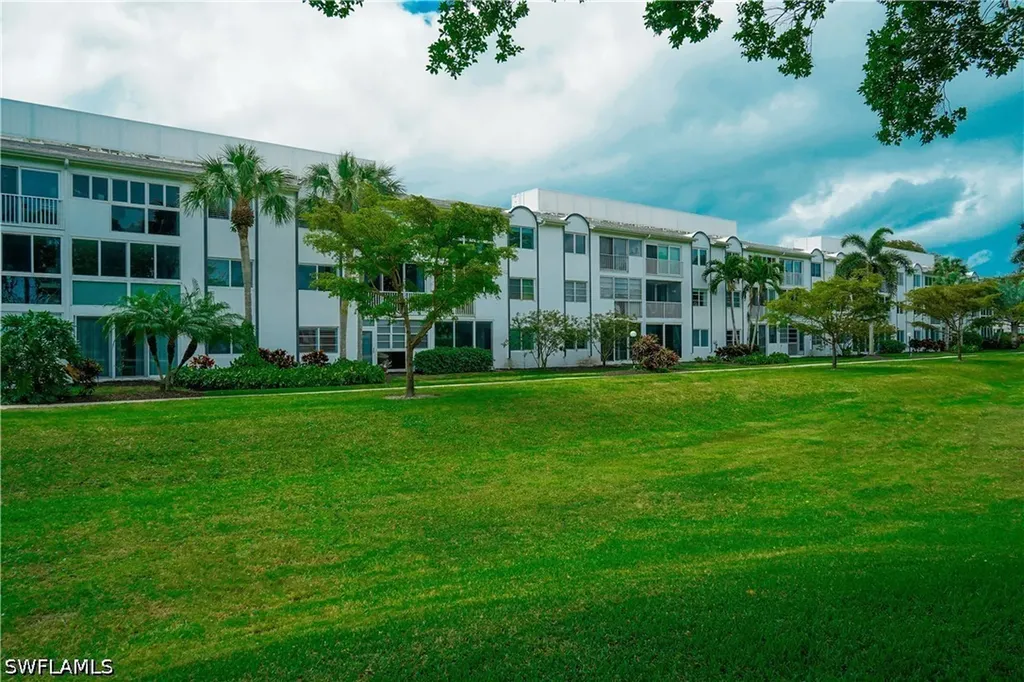 664 Broad Avenue S Naples FL 34102