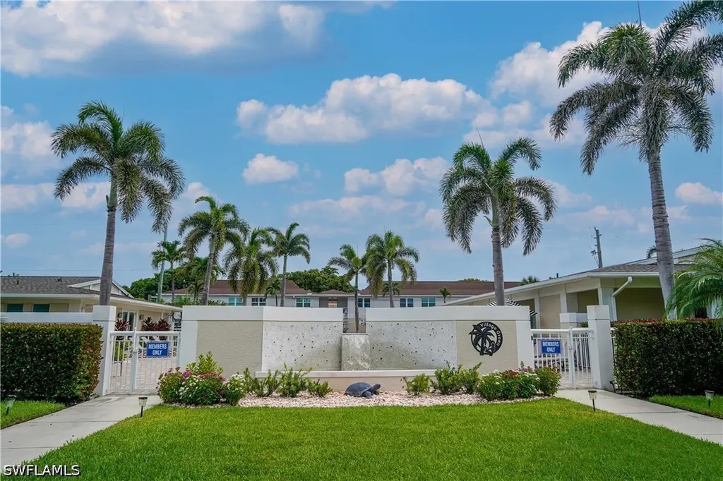 664 Broad Avenue S Naples FL 34102