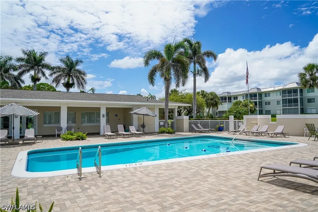 664 Broad Avenue S Naples FL 34102
