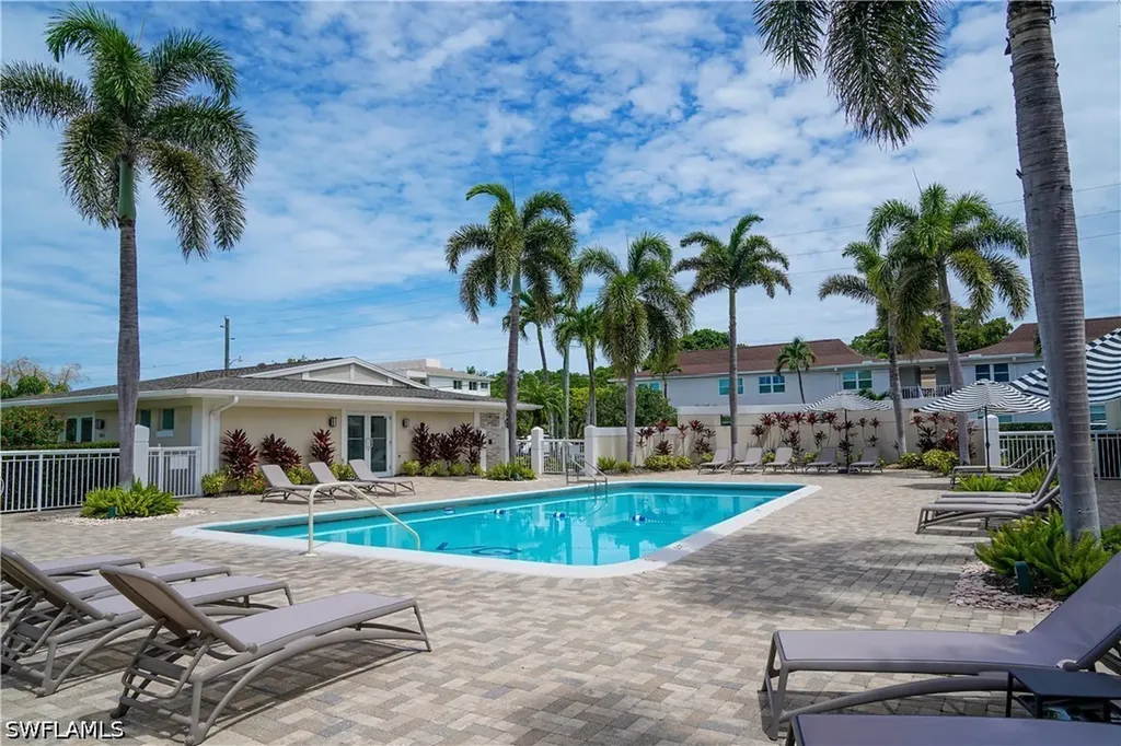 664 Broad Avenue S Naples FL 34102