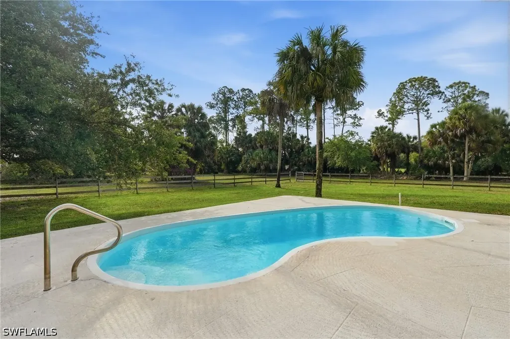 940 10th Street SE Naples FL 34117