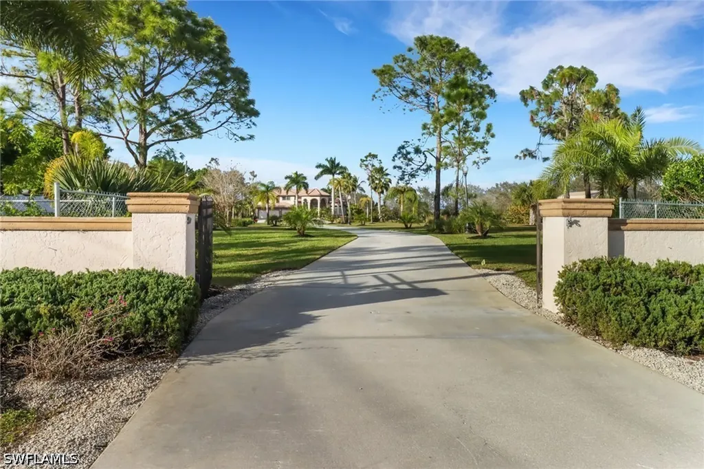 3885 52nd Avenue NE Naples FL 34120